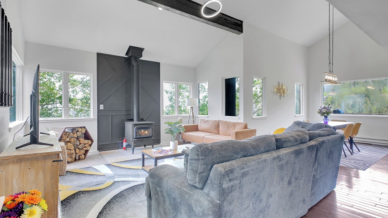 Photo of Livingroom in Evergreen