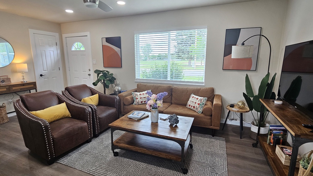 Photo of Livingroom in Aurora