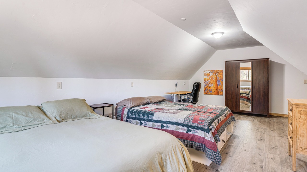 Photo of Bedroom in Pine