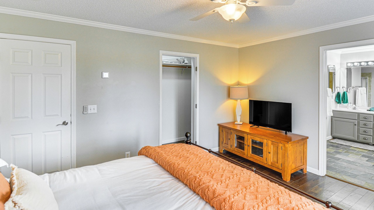 Photo of Bedroom in Warm Springs