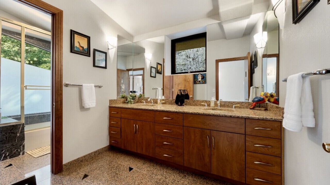 Photo of Bathroom in Cheyenne Canyon