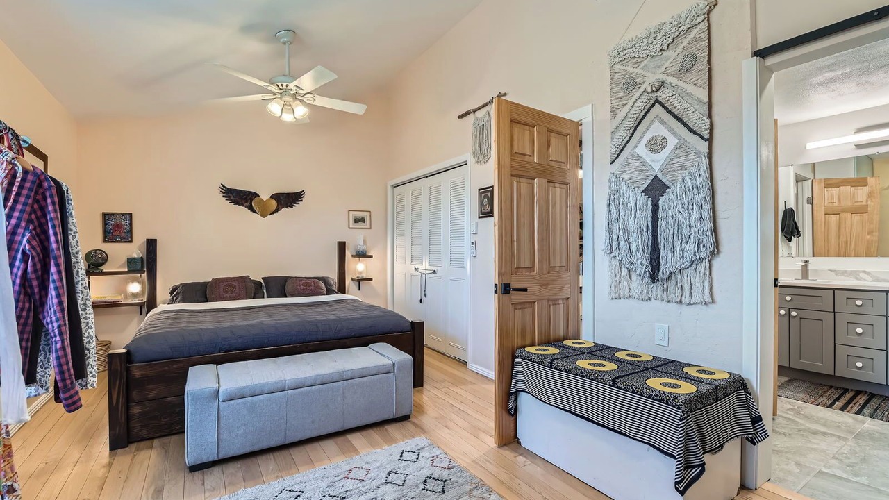 Photo of Bedroom in Glenwood Grove - North Iris