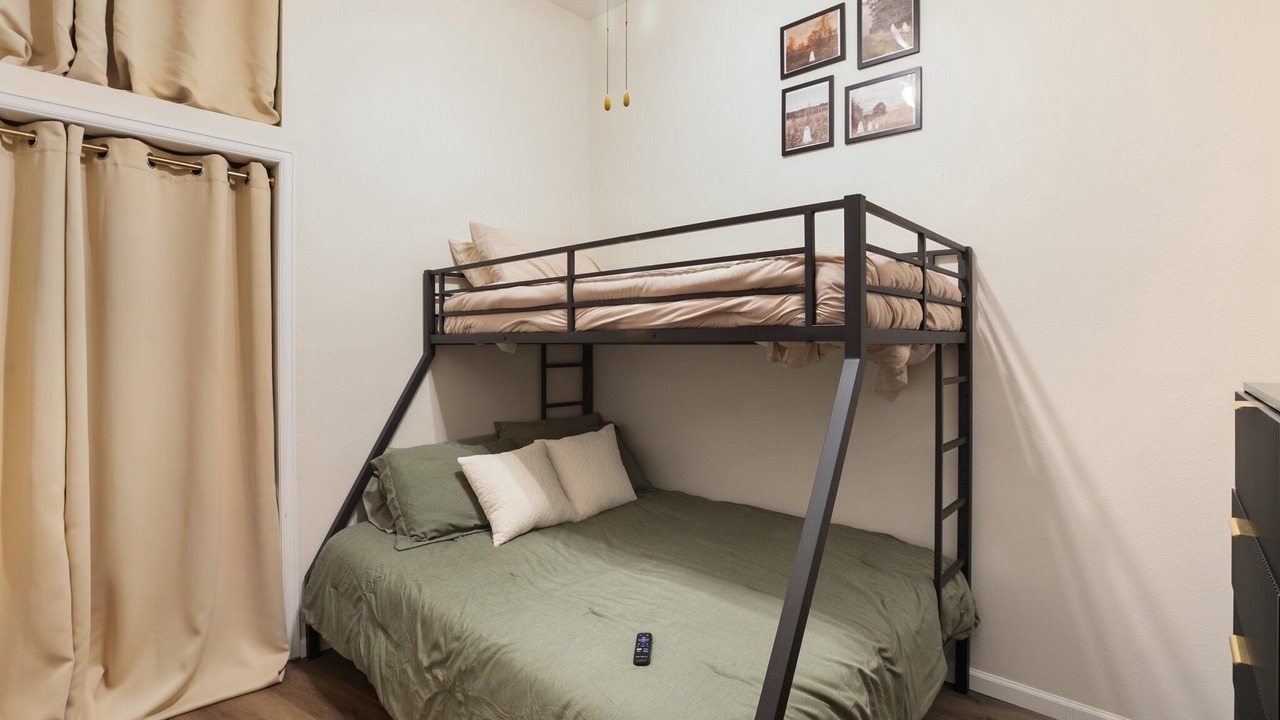 Photo of Bedroom in Victor