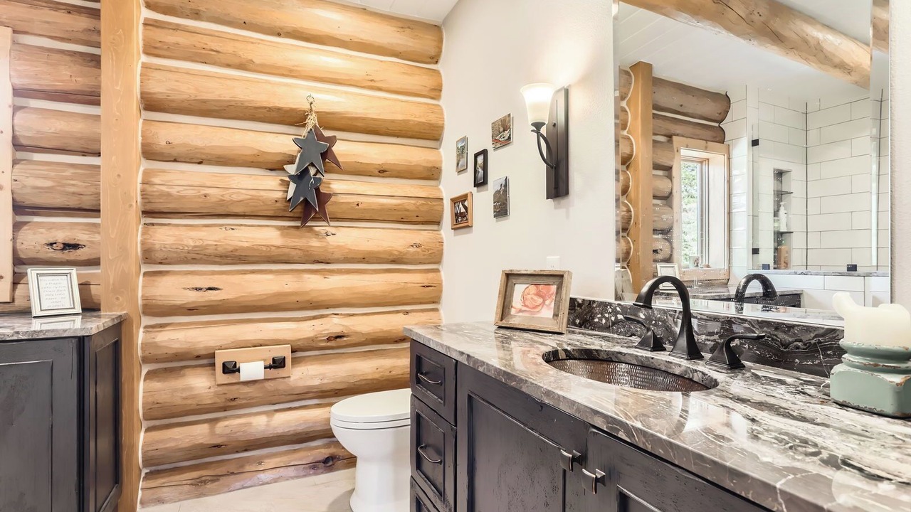 Photo of Bathroom in Lyons
