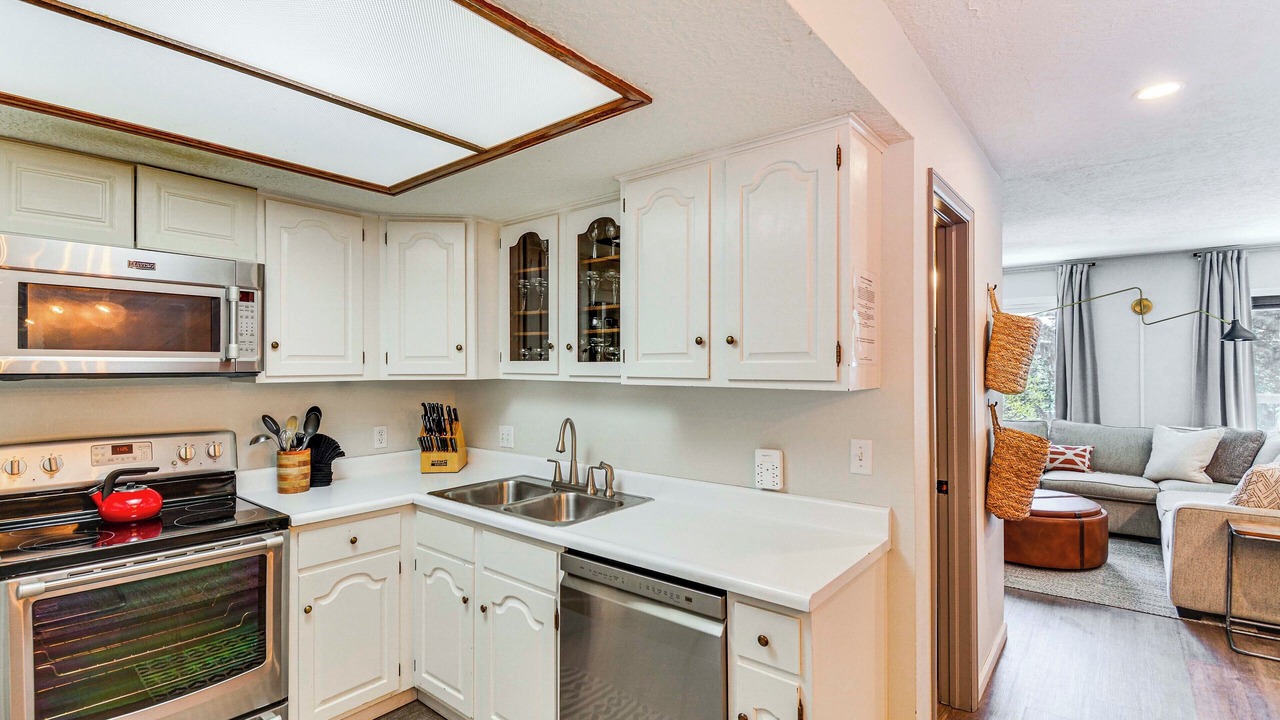 Photo of Kitchen in Peak 9