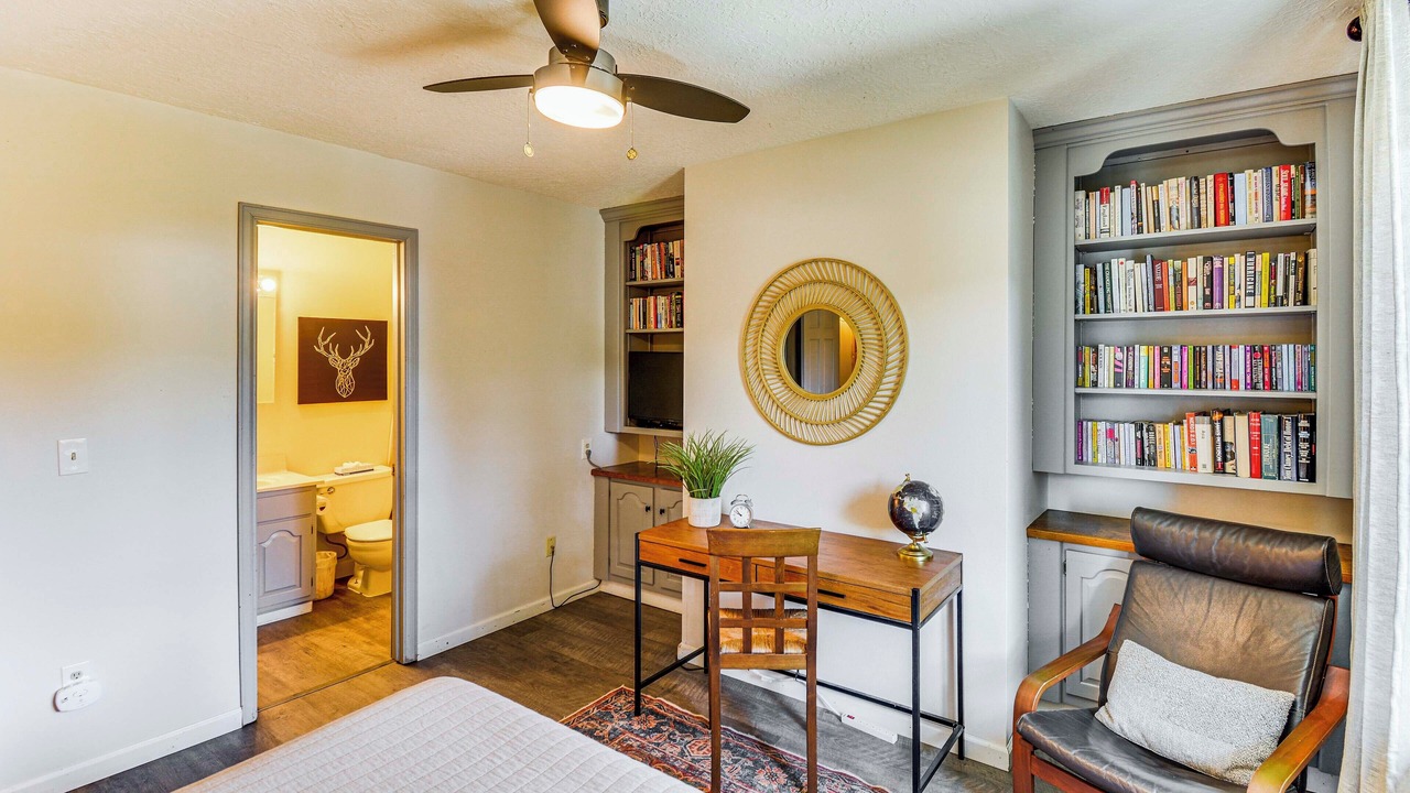 Photo of Bedroom in Peak 9