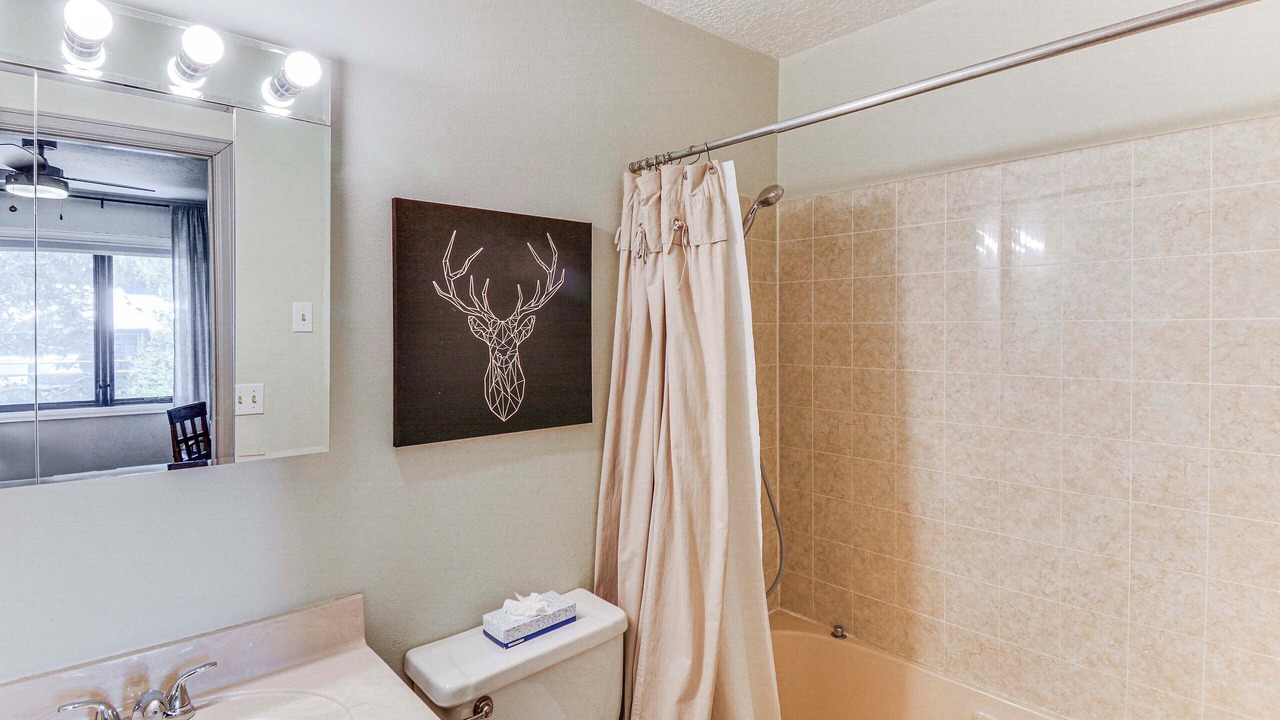 Photo of Bathroom in Peak 9