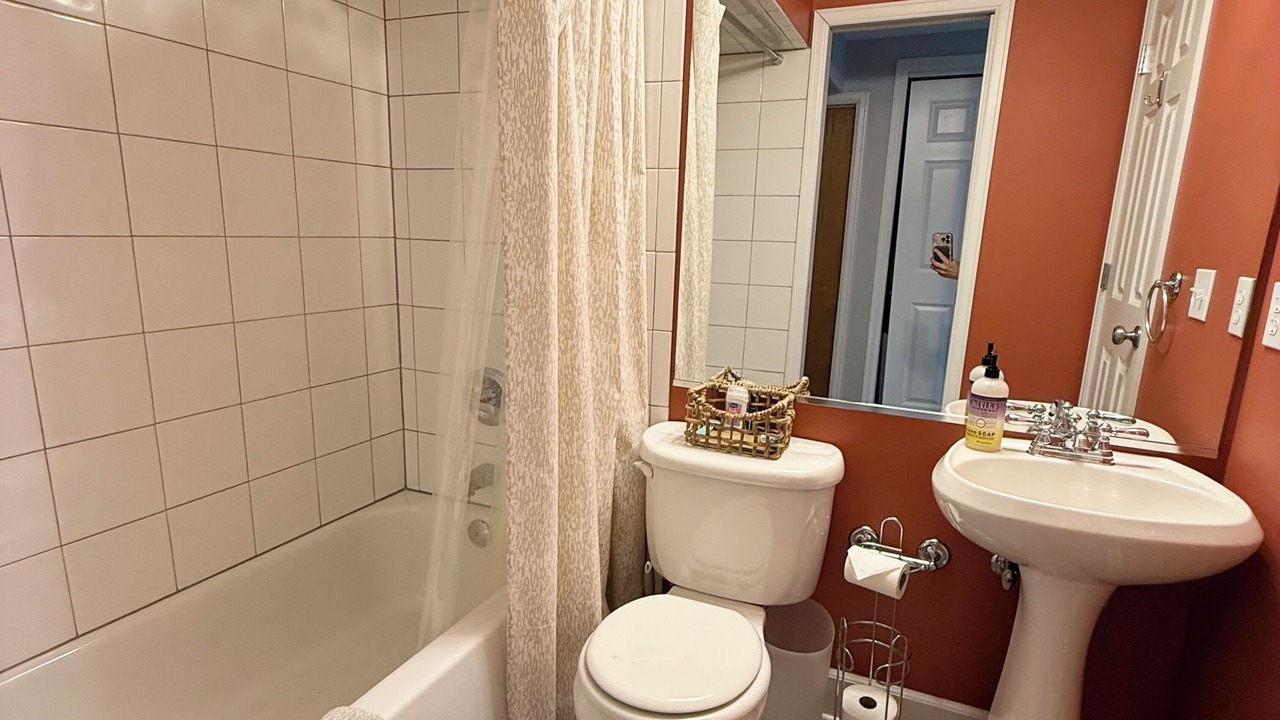 Photo of Bathroom in Baseline Sub