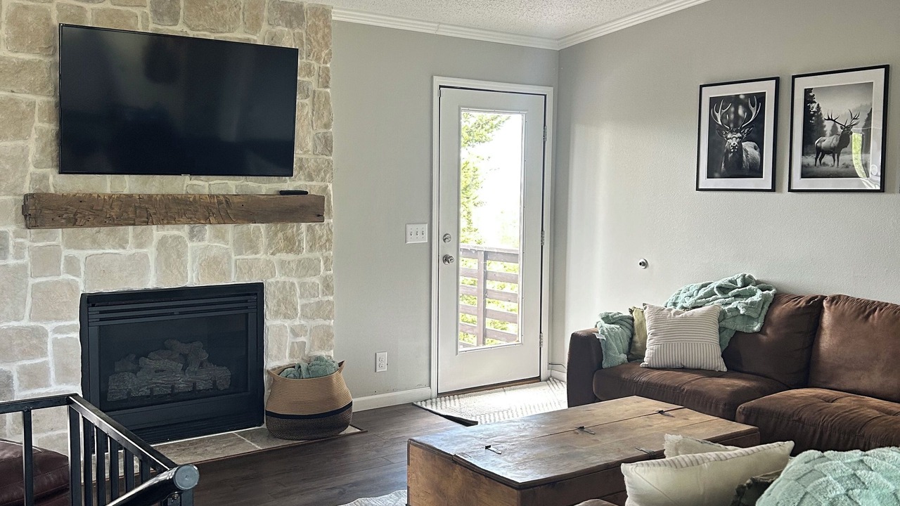 Photo of Livingroom in Warm Springs