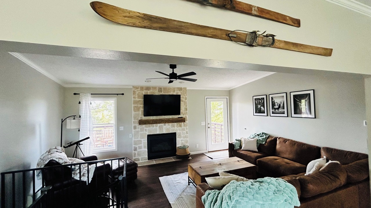 Photo of Livingroom in Warm Springs