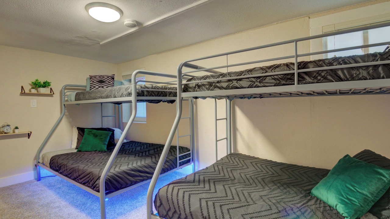 Photo of Bedroom in Cole