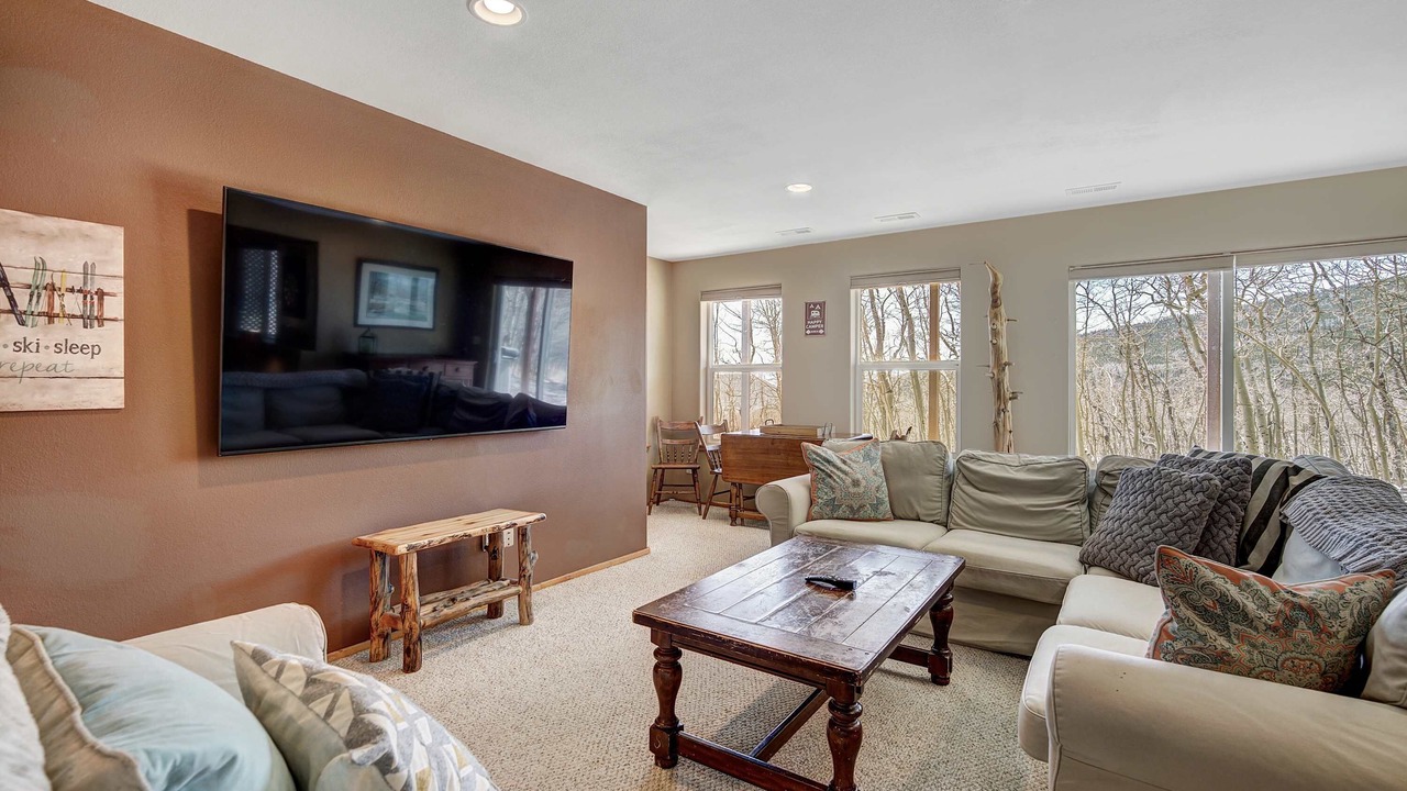 Photo of Livingroom in Warm Springs