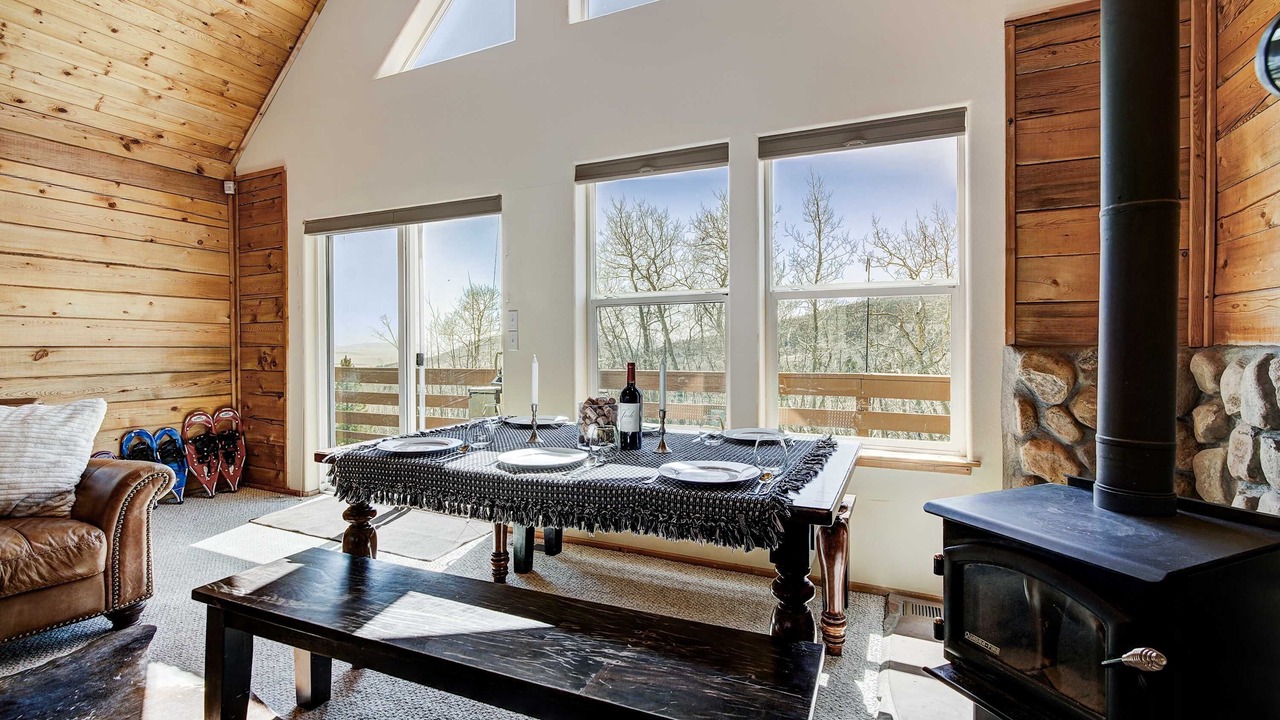 Photo of Livingroom in Warm Springs