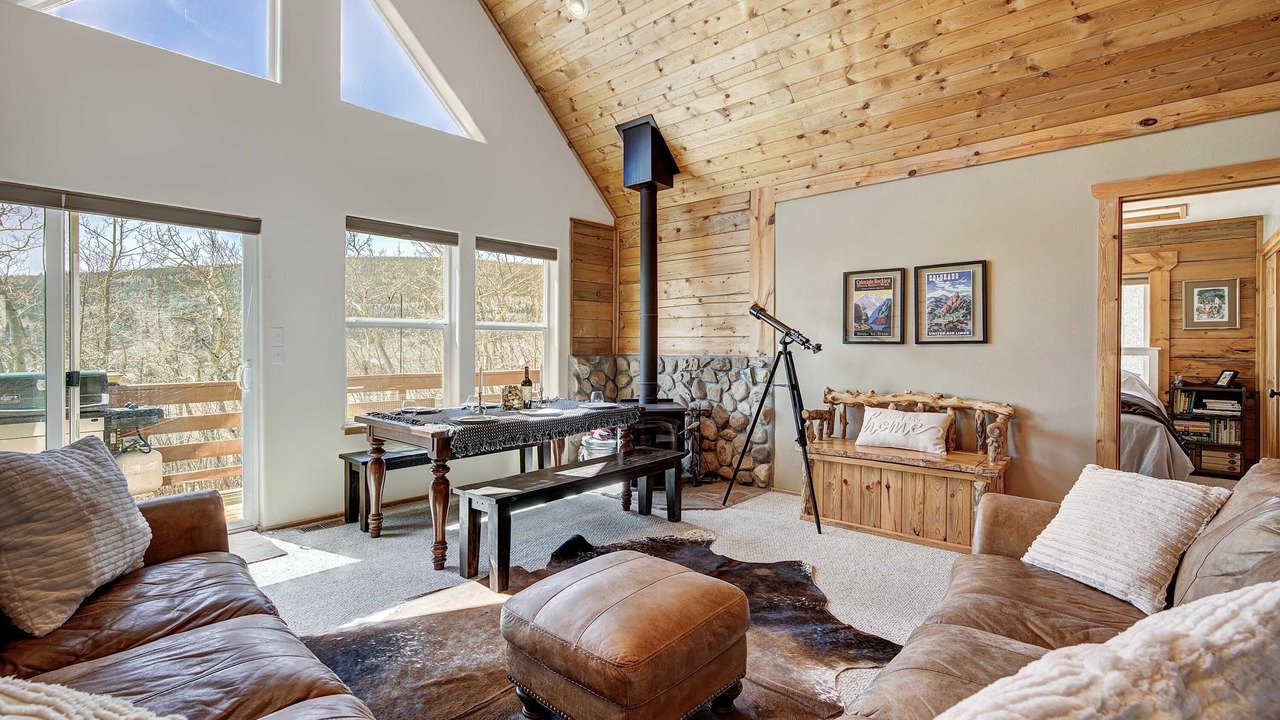 Photo of Livingroom in Warm Springs
