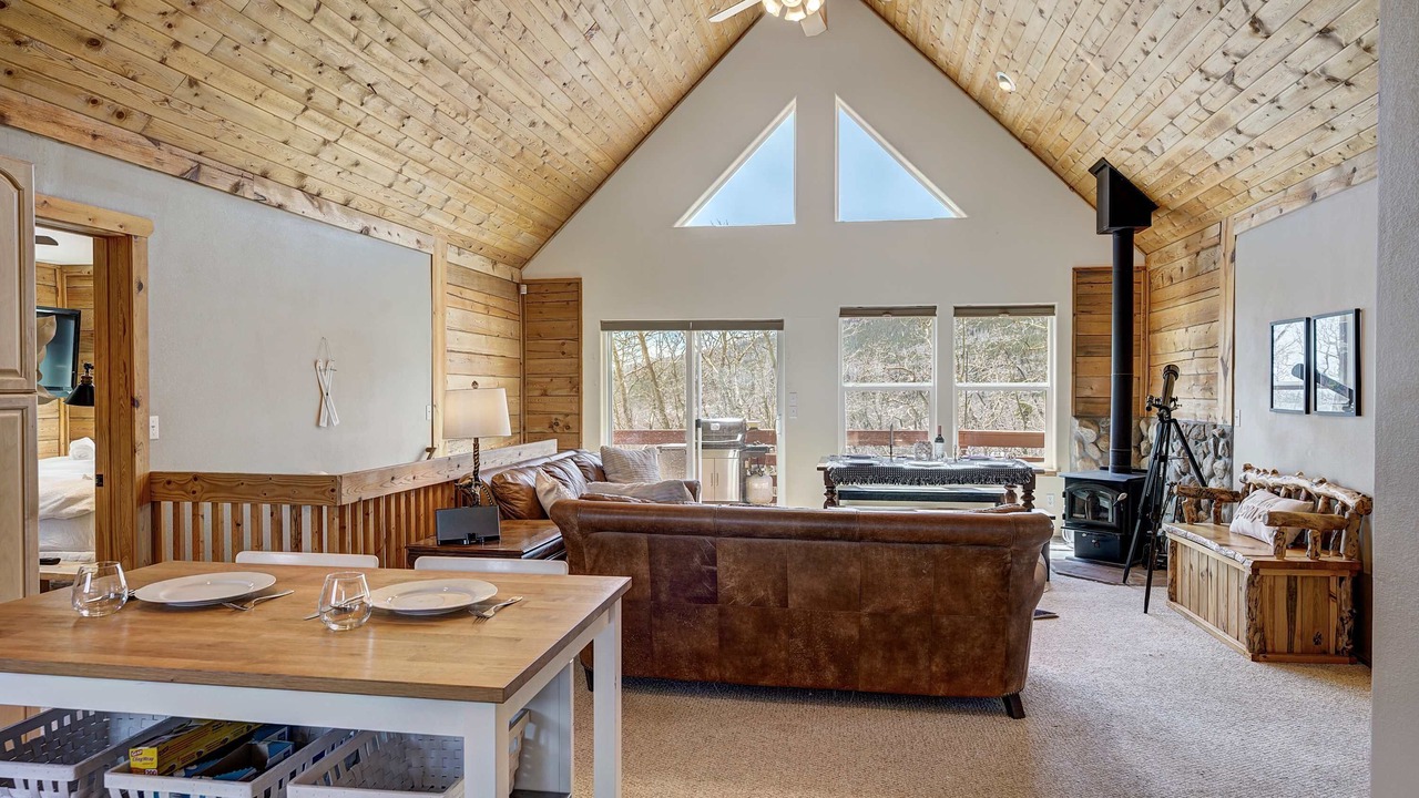 Photo of Livingroom in Warm Springs