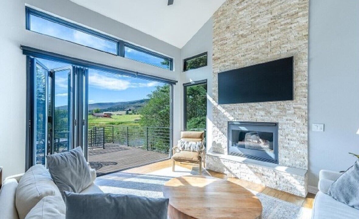 Photo of Livingroom in Edwards