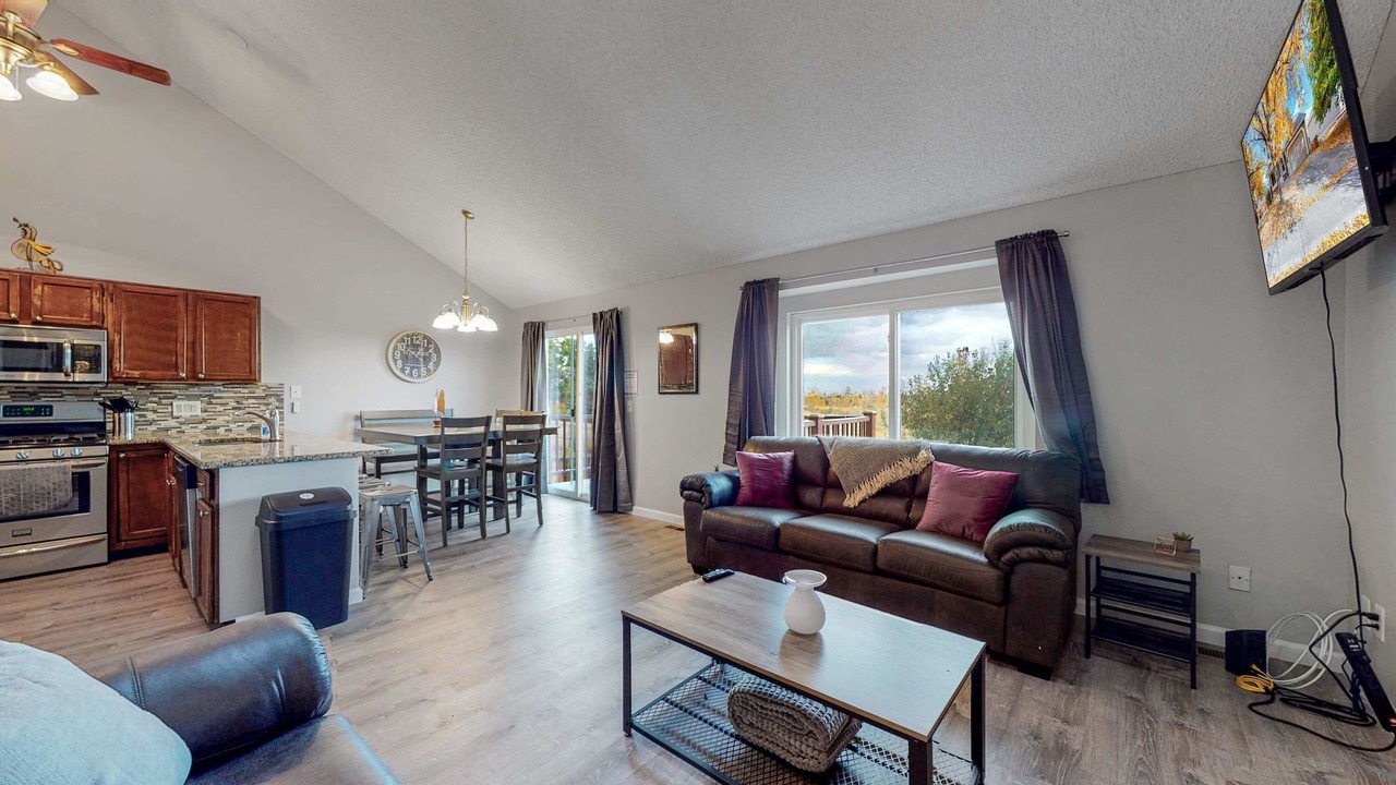 Photo of Livingroom in Prides Crossing