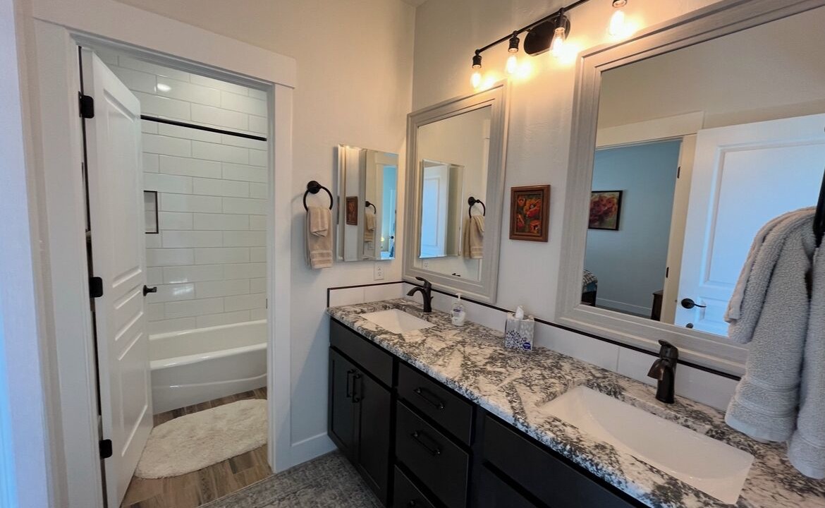 Photo of Bathroom in Palisade