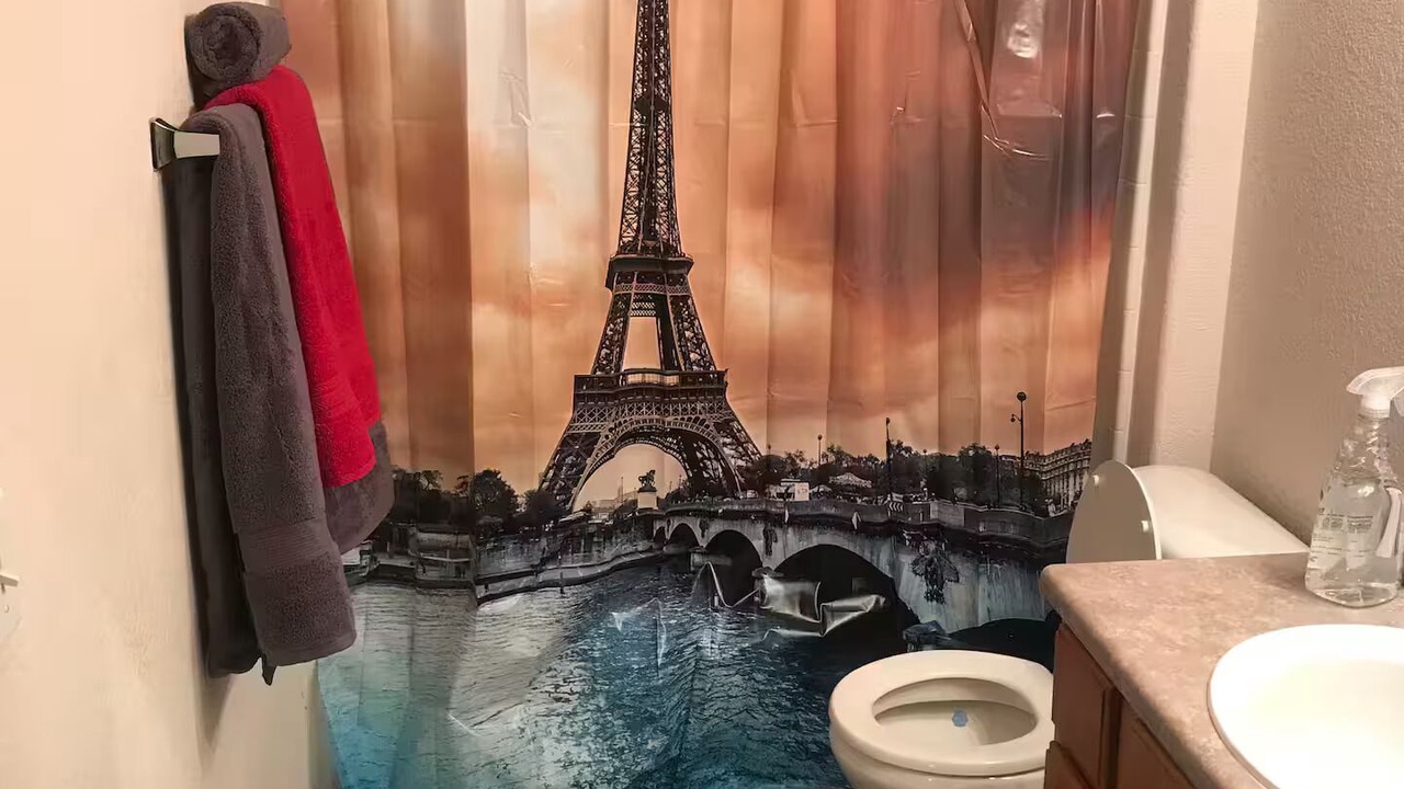 Photo of Bathroom in Dayton Triangle