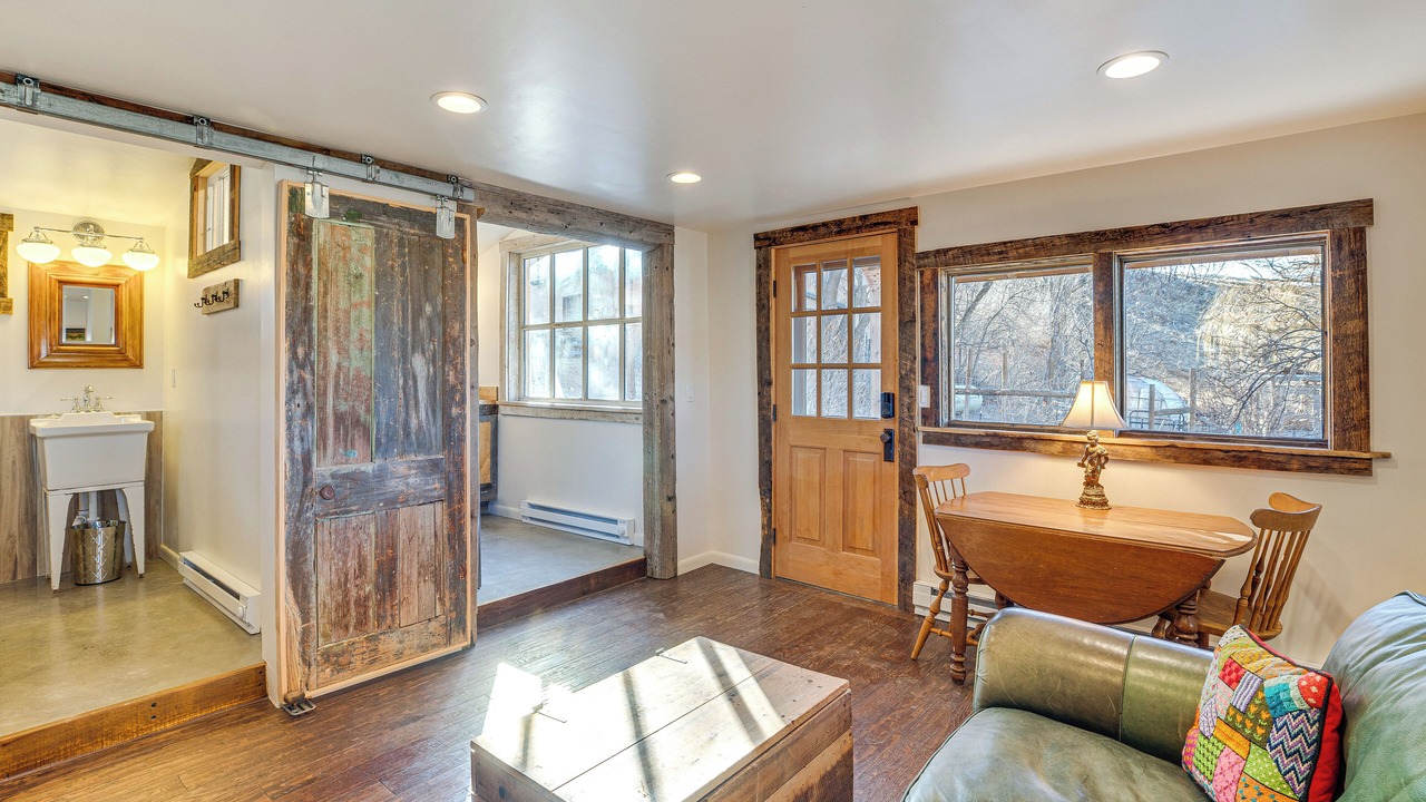 Photo of Livingroom in Lazear