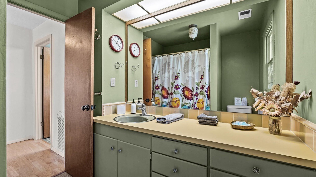 Photo of Bathroom in Palisade