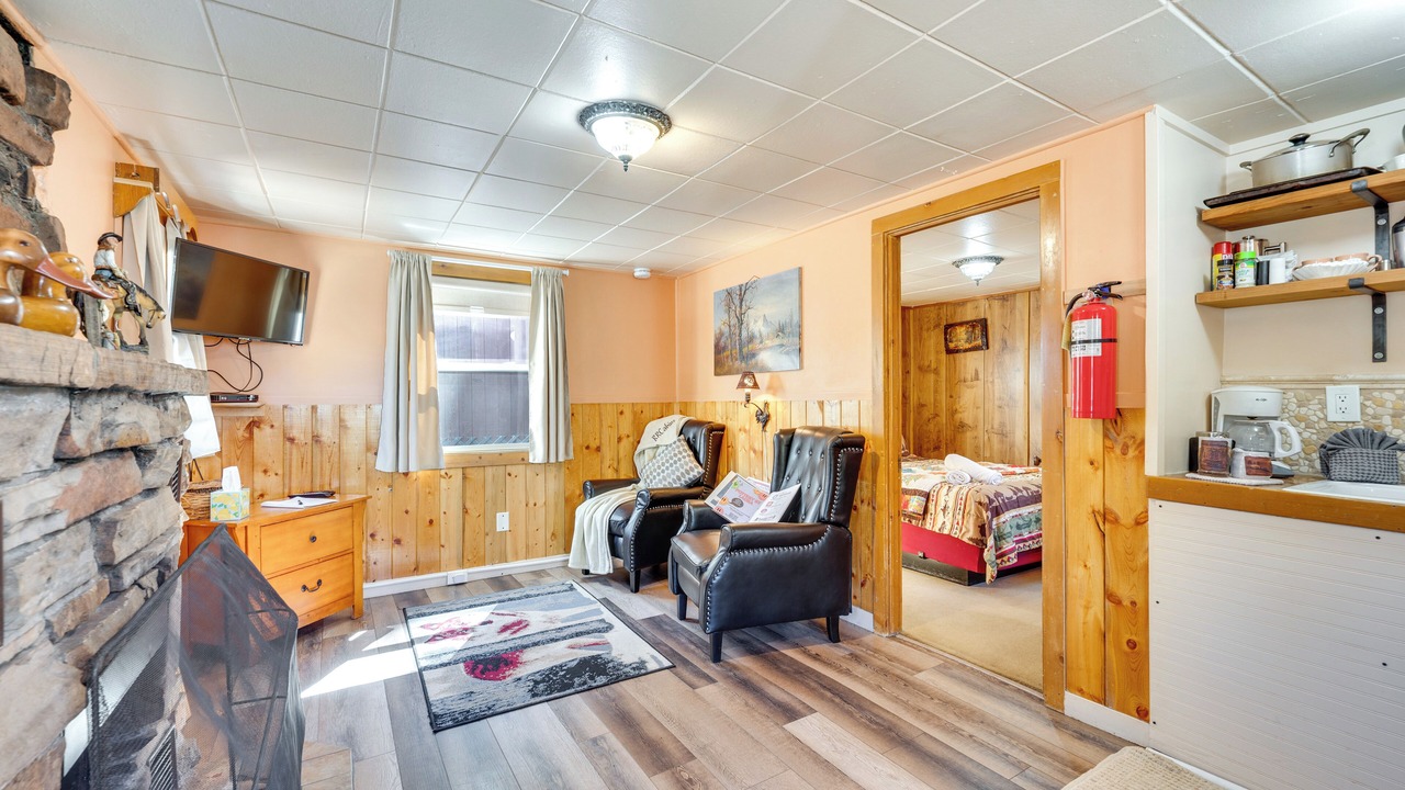 Photo of Bedroom in Drake