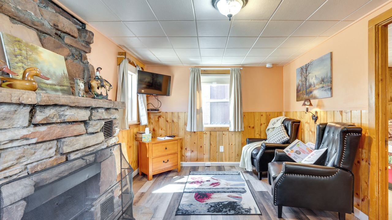 Photo of Bedroom in Drake