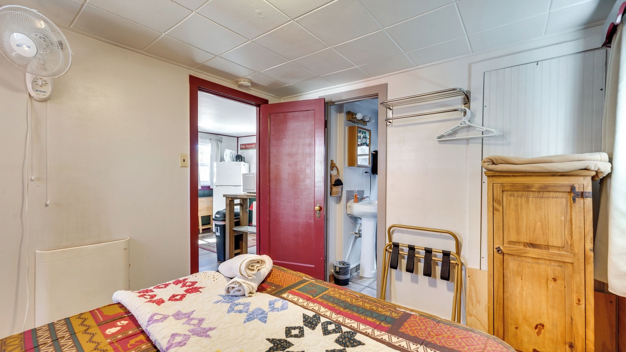 Photo of Bedroom in Drake
