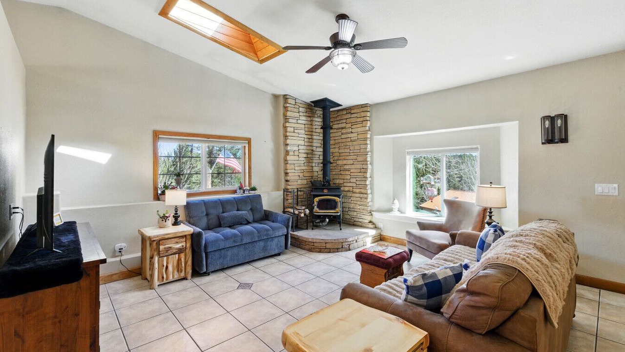 Photo of Livingroom in Spring Valley