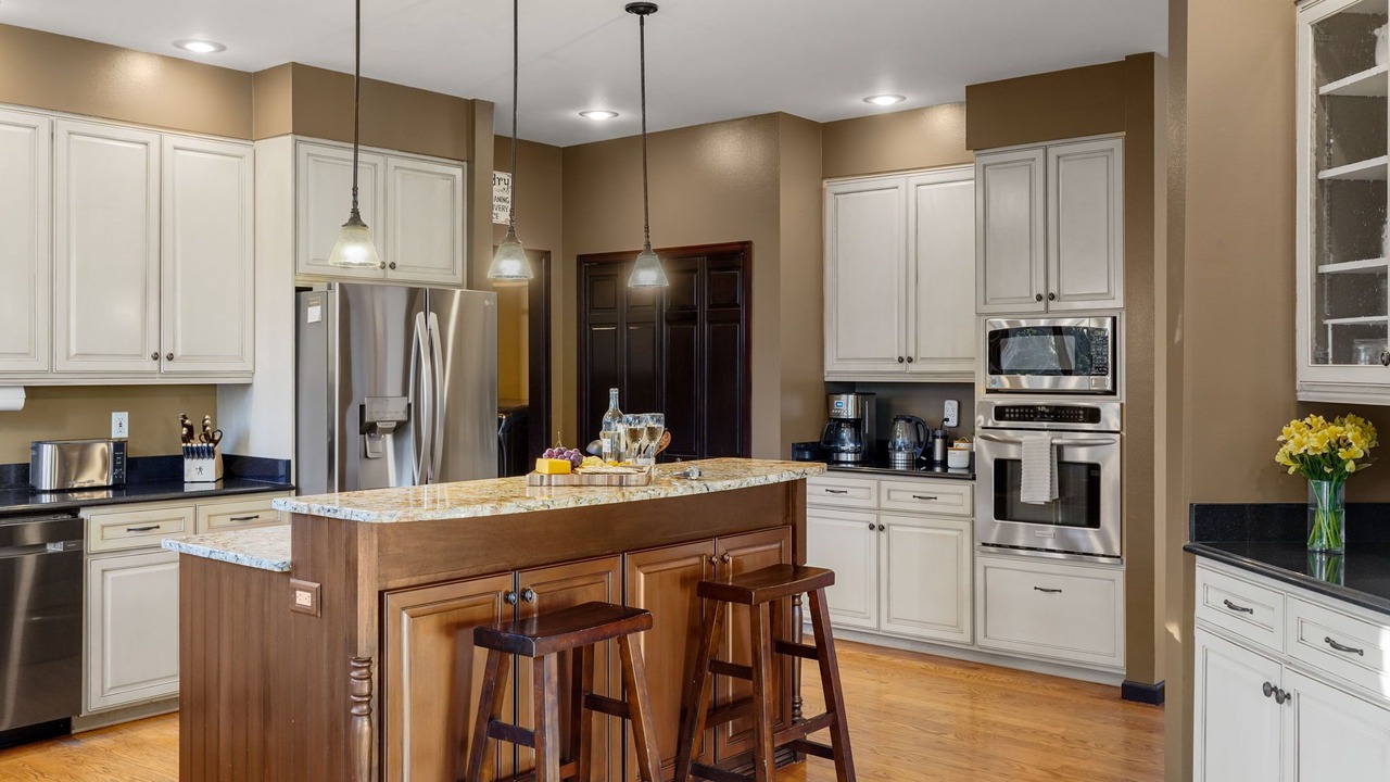 Photo of Kitchen in Mountain Shadows