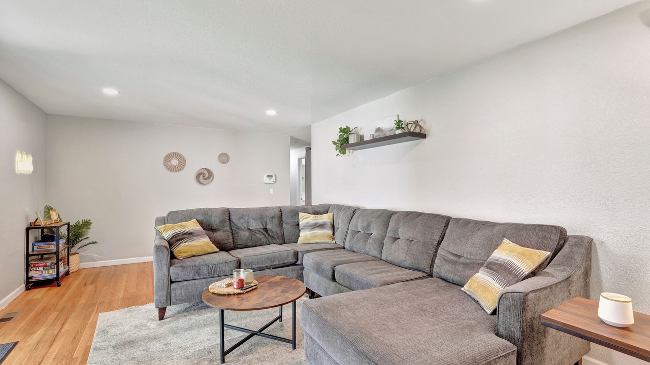 Photo of Livingroom in South Westminster
