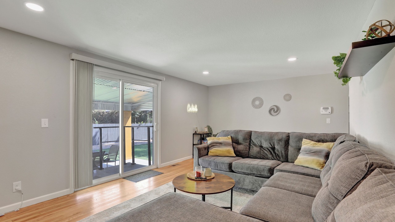 Photo of Livingroom in South Westminster