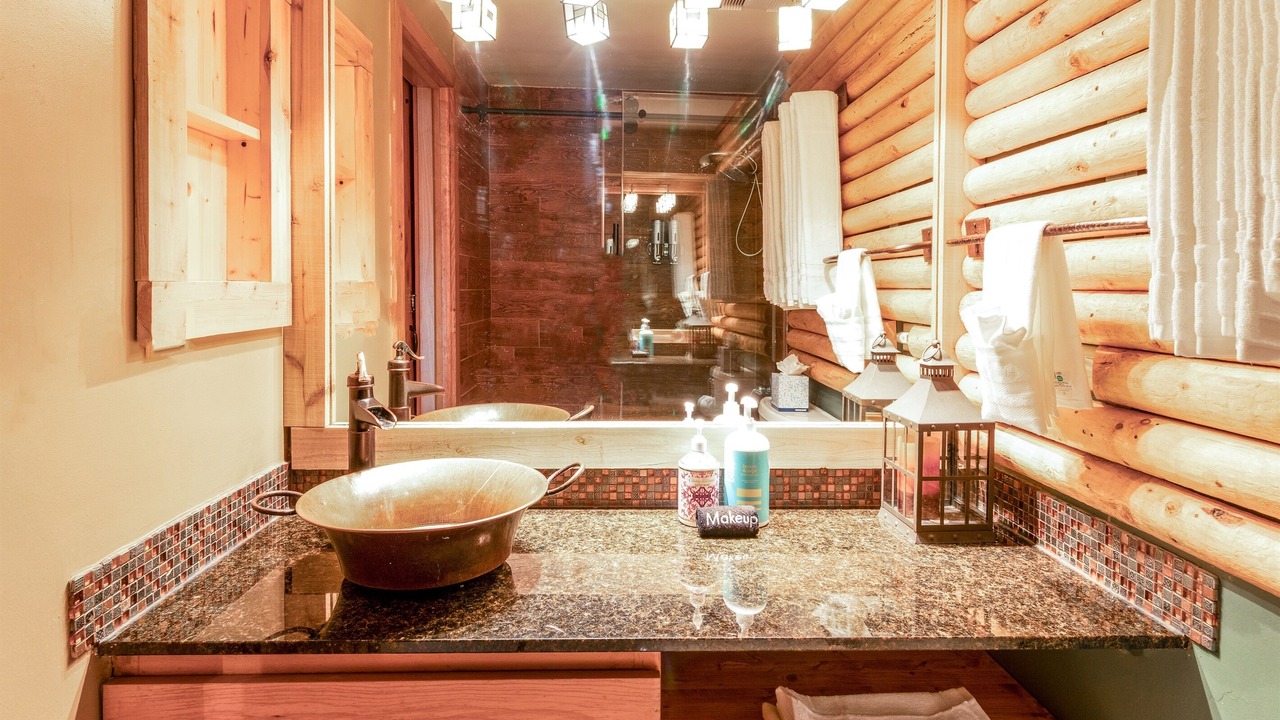 Photo of Bathroom in Peak 9