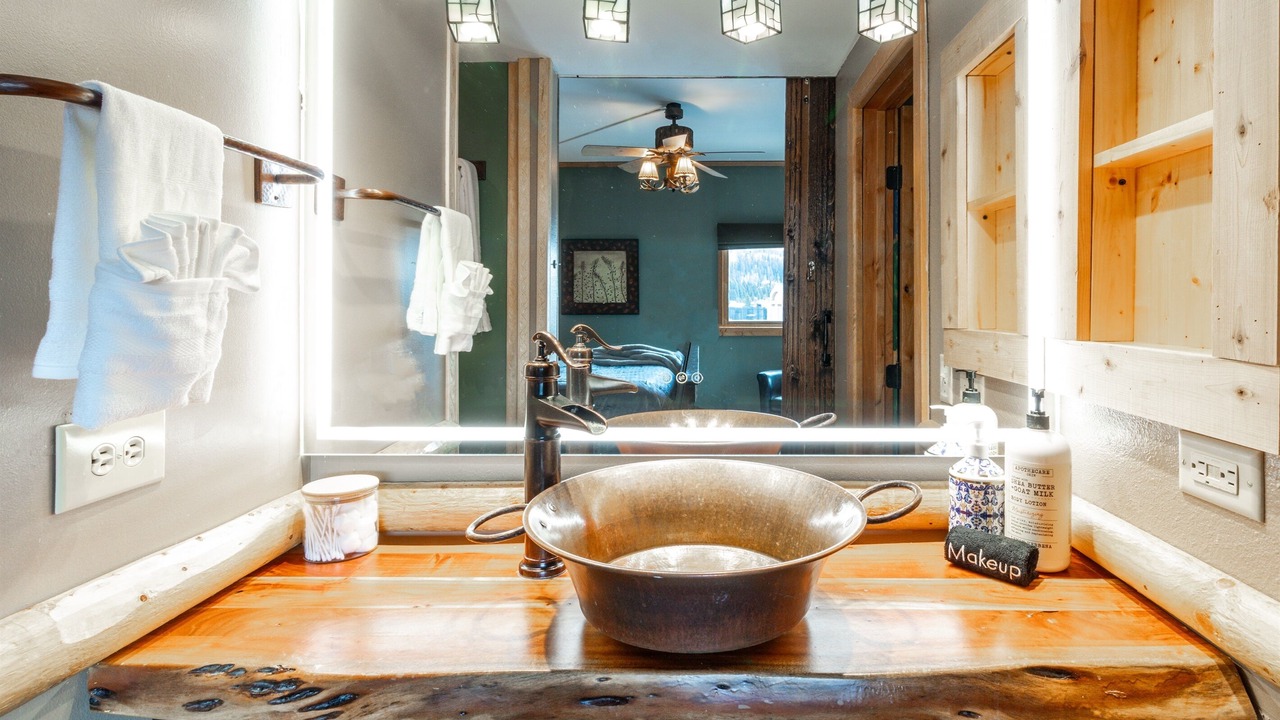 Photo of Bathroom in Peak 9