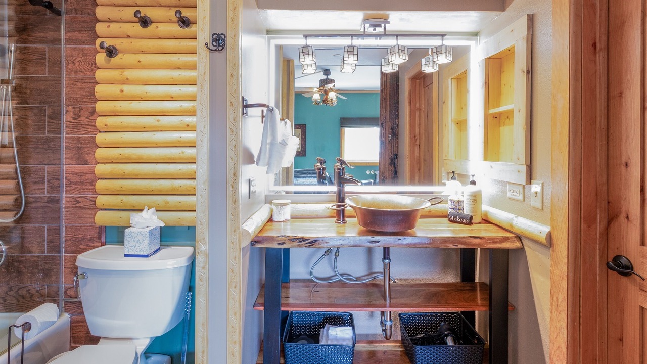 Photo of Bathroom in Peak 9