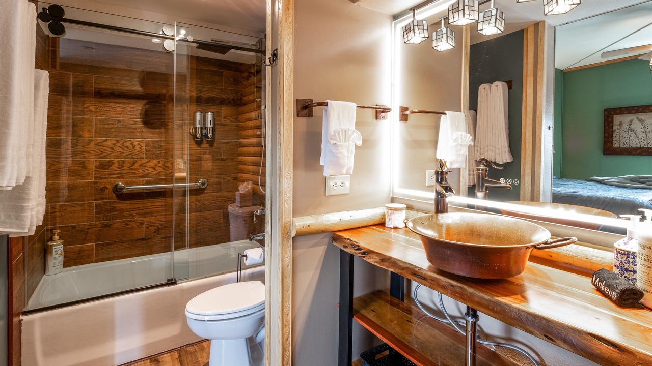 Photo of Bathroom in Peak 9