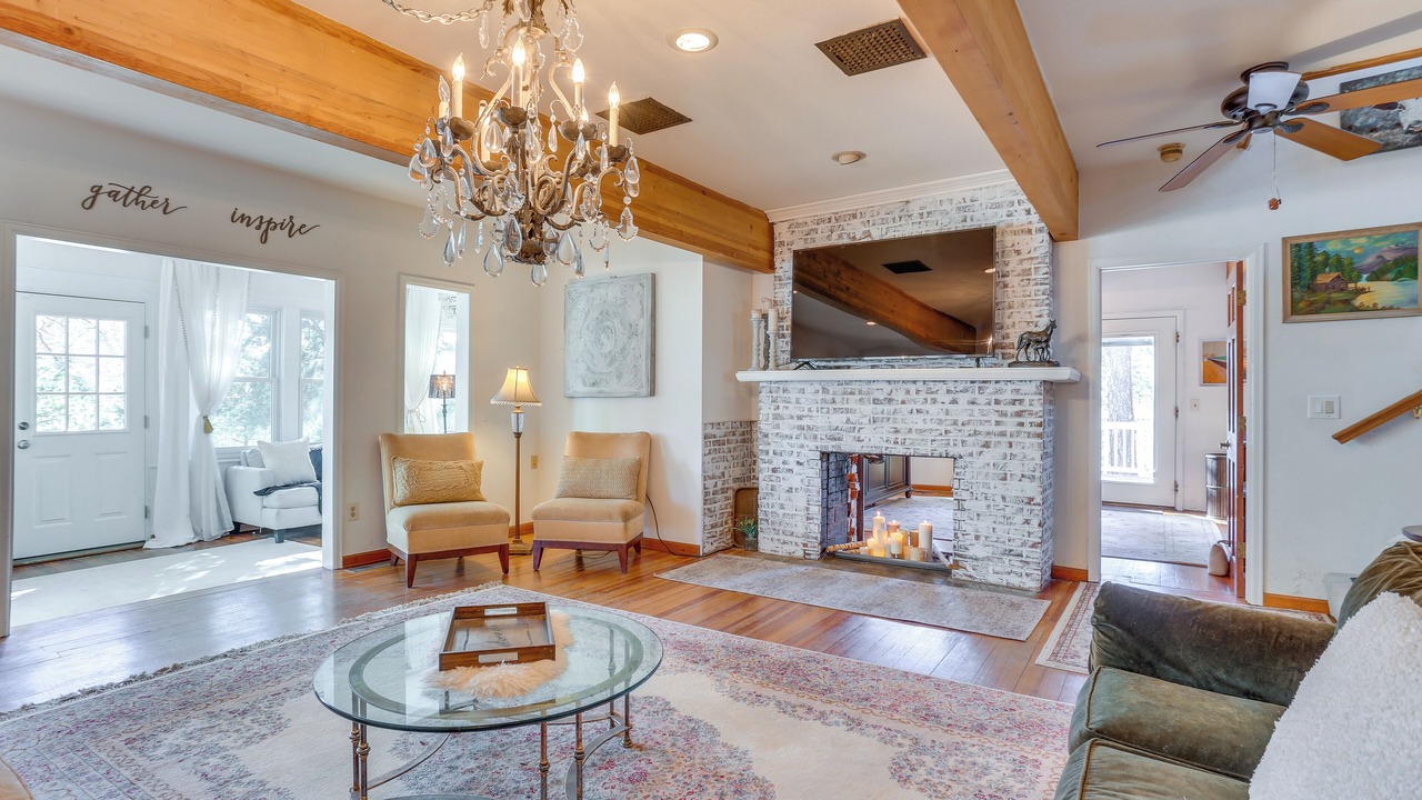 Photo of Livingroom in Larkspur