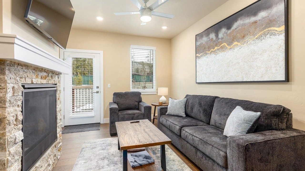 Photo of Livingroom in Lakeside Village
