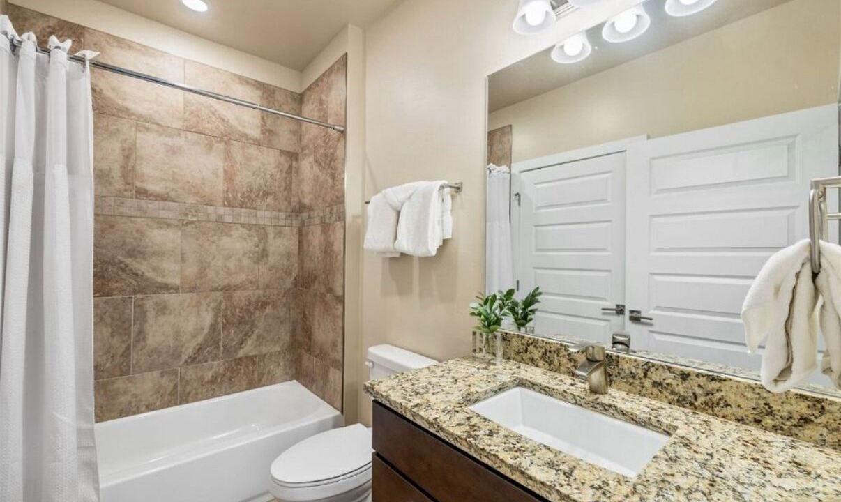 Photo of Bathroom in Lakeside Village