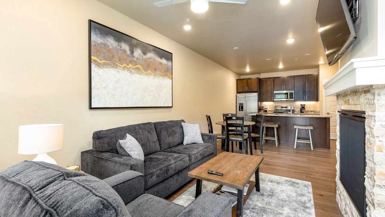 Photo of Livingroom in Lakeside Village