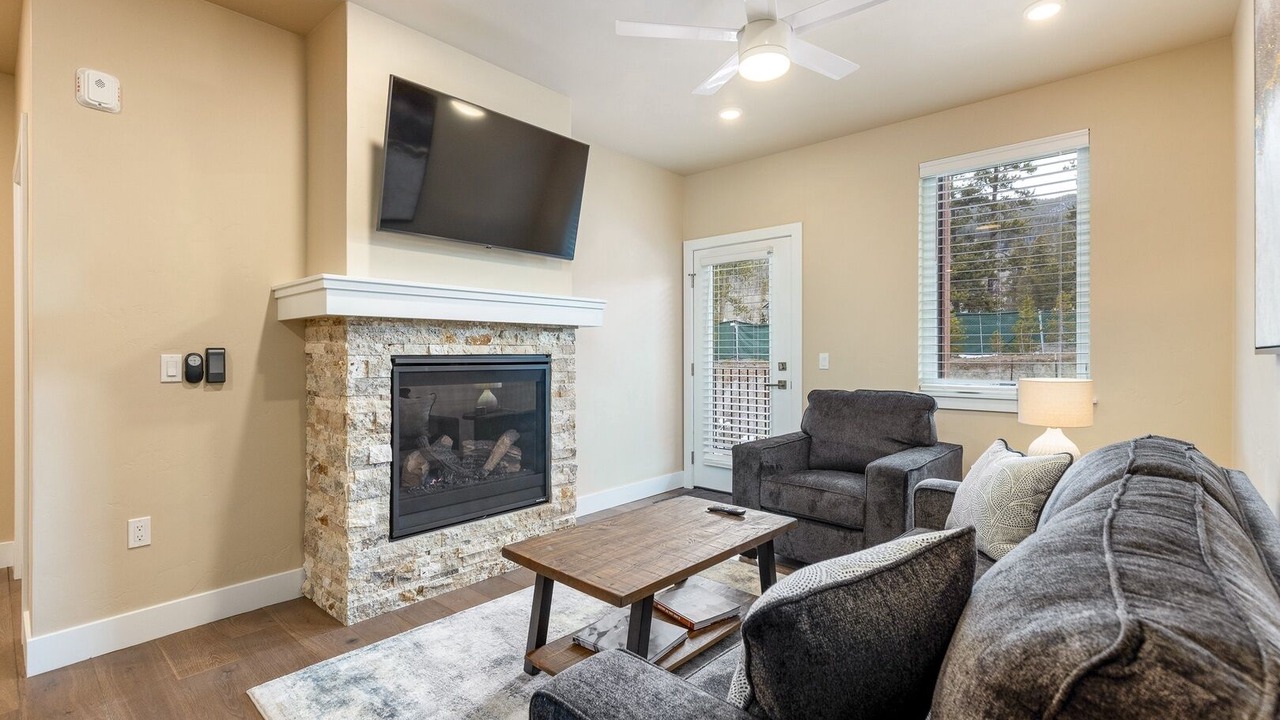 Photo of Livingroom in Lakeside Village