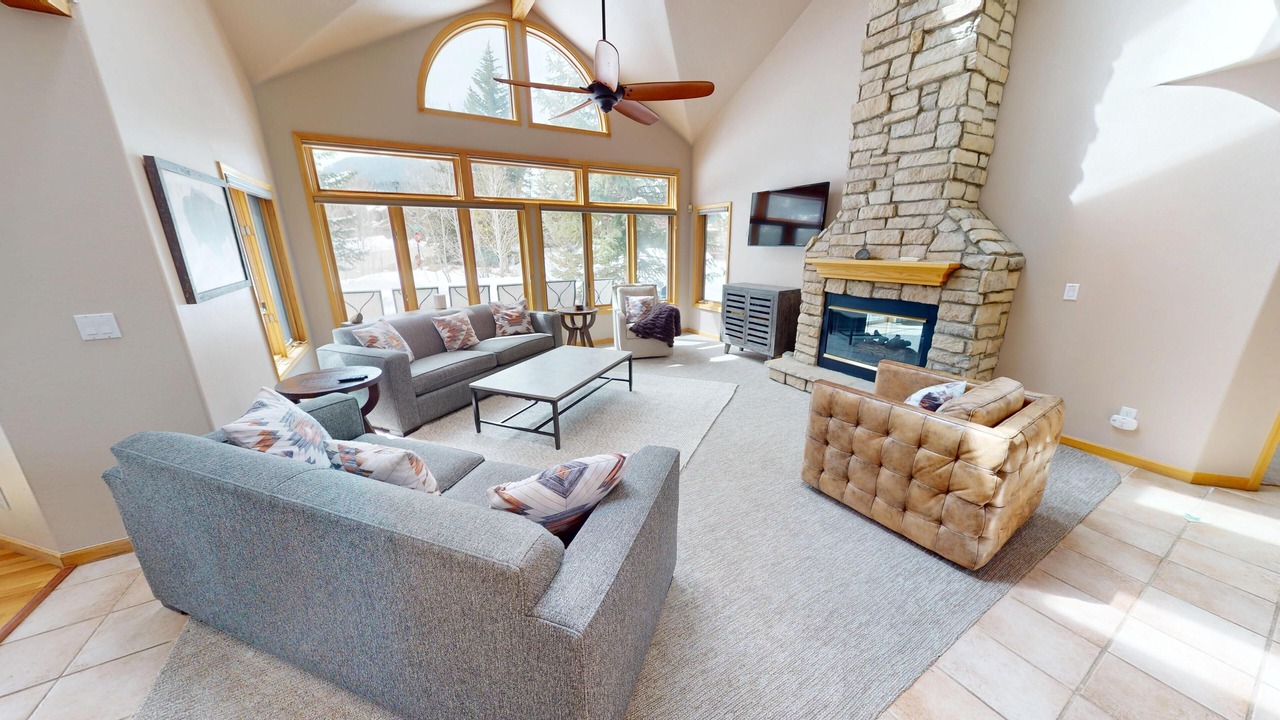 Photo of Livingroom in Three Peaks