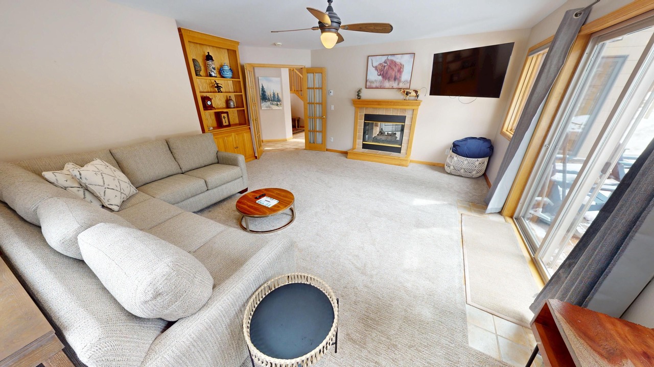Photo of Livingroom in Three Peaks