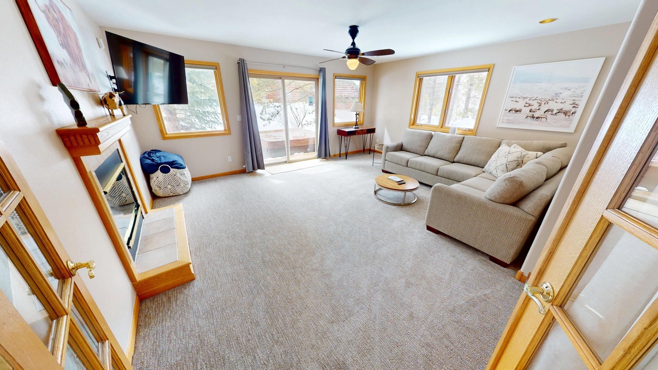 Photo of Livingroom in Three Peaks