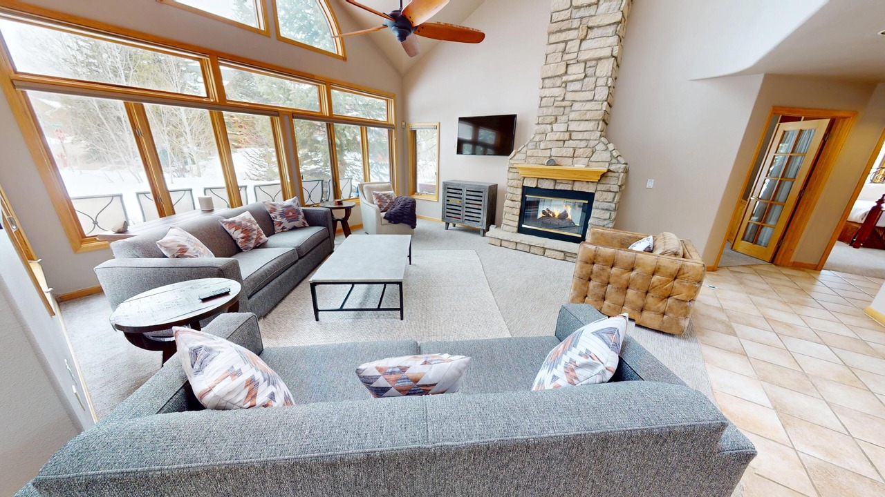 Photo of Livingroom in Three Peaks
