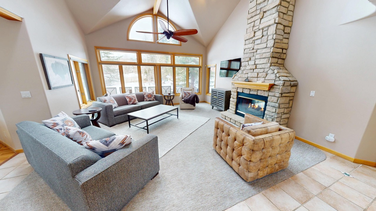 Photo of Livingroom in Three Peaks
