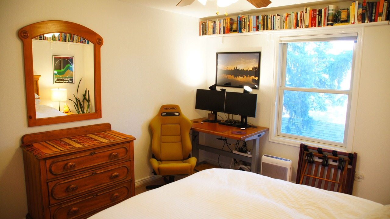 Photo of Bedroom in Edgewater