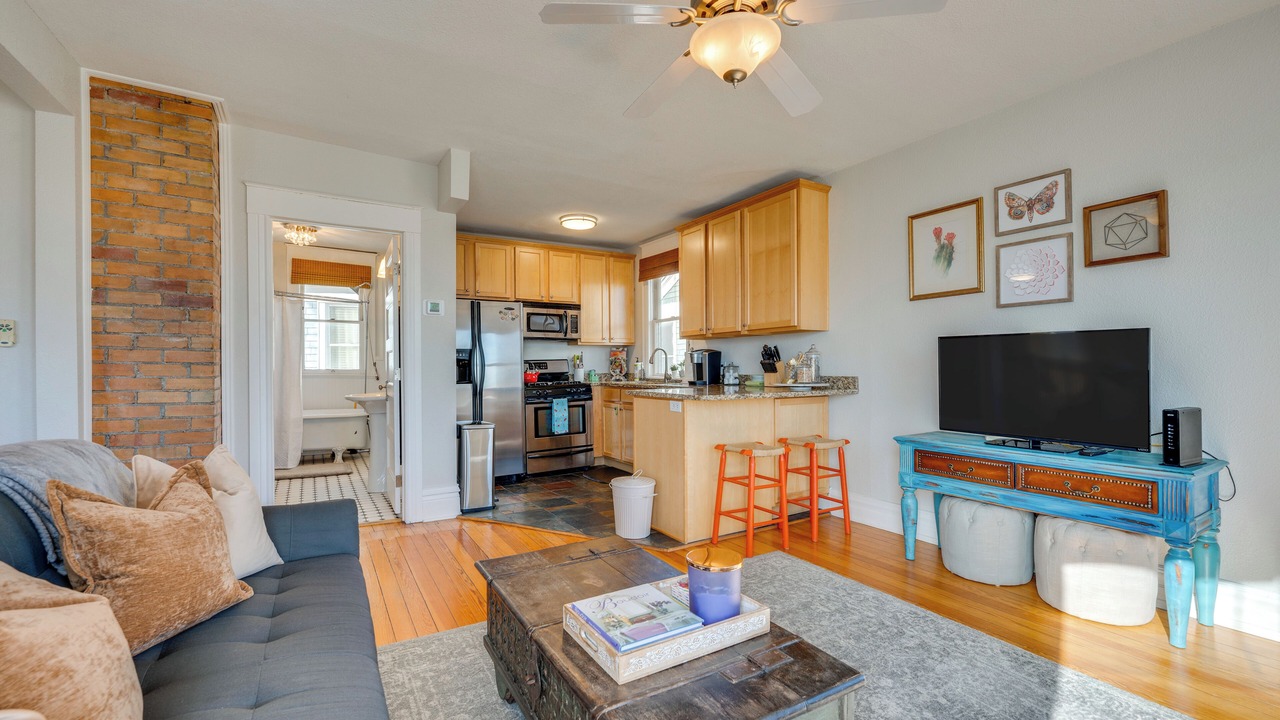 Photo of Livingroom in Central Boulder