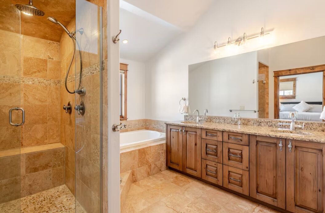 Photo of Bathroom in Summit Cove
