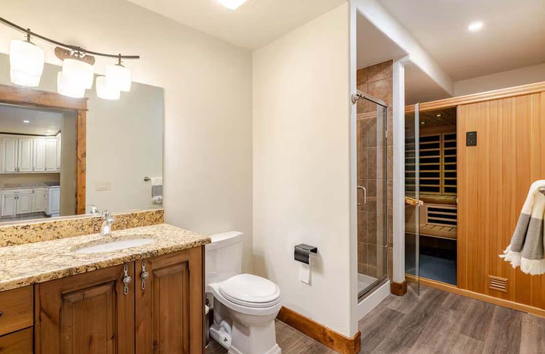 Photo of Bathroom in Summit Cove